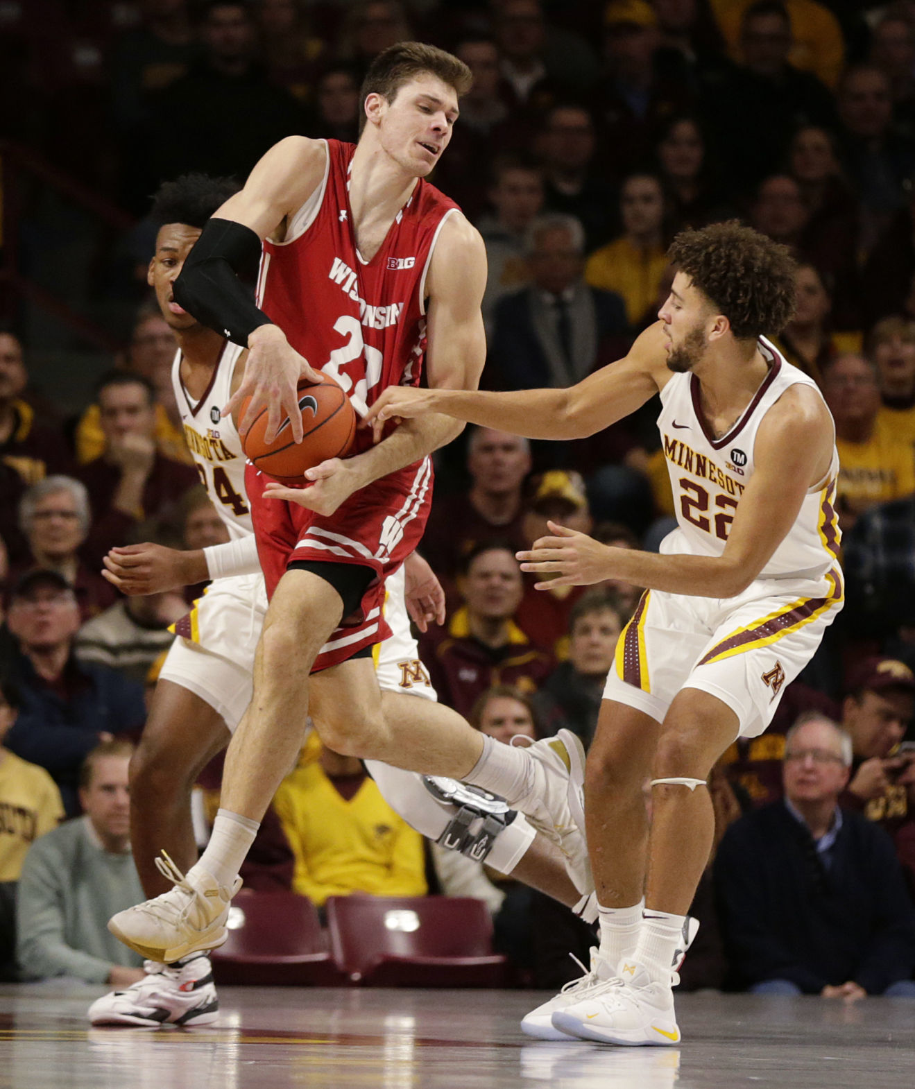 Badgers 56, Golden Gophers 51